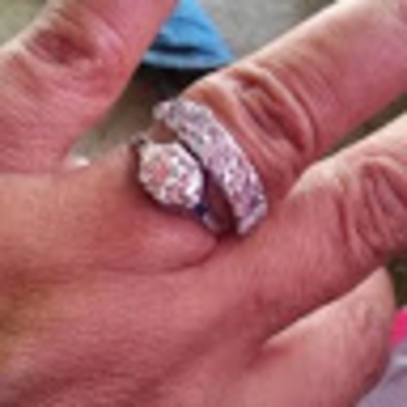 Meet your Posher, Valerie - Picture 1 of 1